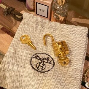 Hermès Cadena Purse Lock and Key Set w/ Dust Bag